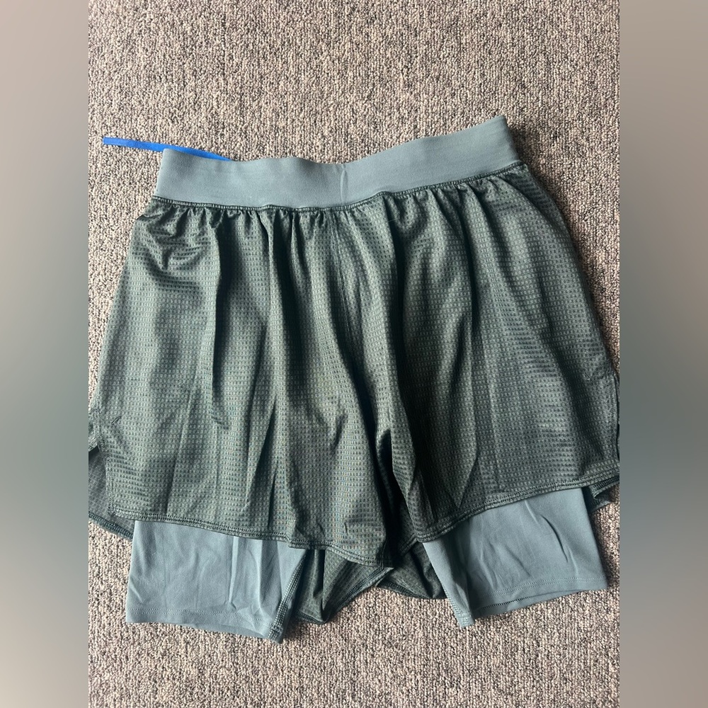 LULULEMON men’s athletica grey athletic pacer shorts NEVER WORN! Size XS